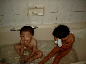 Daji and Yanmei in the bath - they had lots of fun here